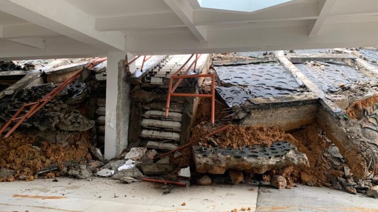 Sejumlah Kendaraan Dilaporkan Tertimbun Reruntuhan Turap di Kampus 3 UIN Imam Bonjol Padang