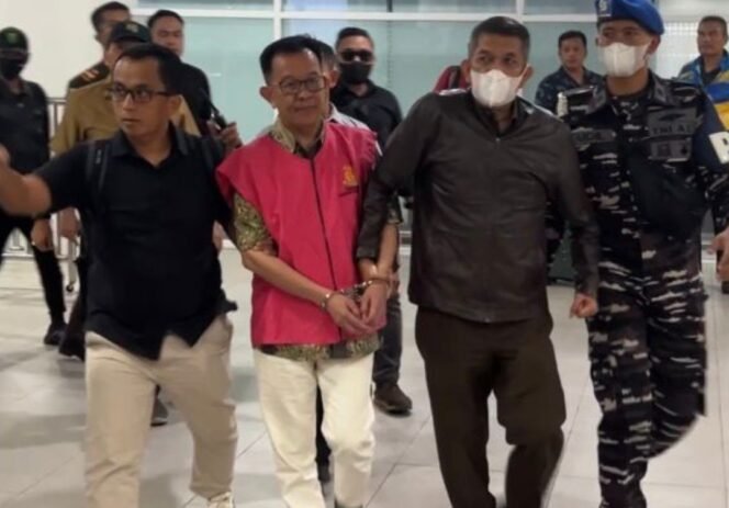 
Ditangkap di Jakarta, Anggota DPRD Sumbar Beny Saswin Dibawa ke Kejati Sumbar