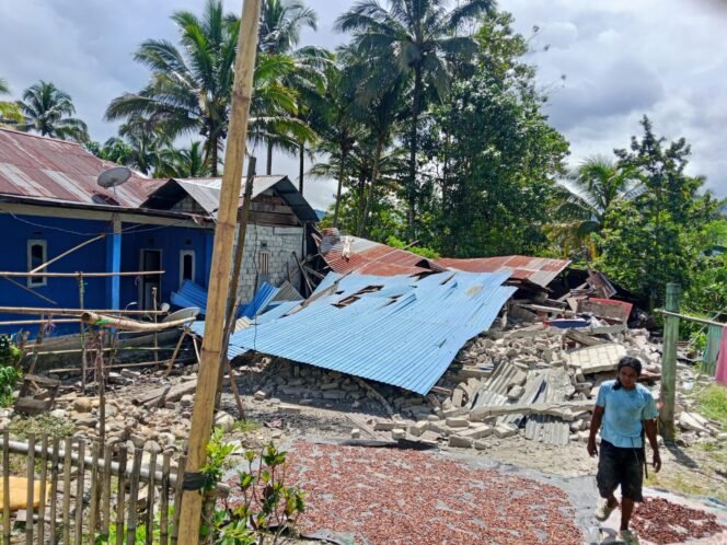 
Update Gempa M 6,7 Sulteng: 1 Warga Meninggal, Sigi Jadi Wilayah Terdampak Paling Parah