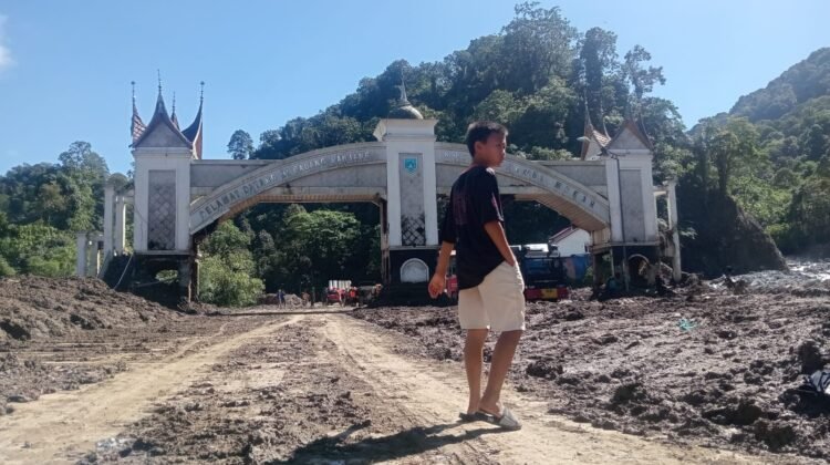 Jembatan Kembar Silaing yang menjadi saksi bisu sebagai salah satu tempat terparah yang dilanda bencana alam pada akhir tahun 2025 silam, Foto: Covesia.co.id