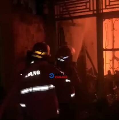 Kebakaran Hanguskan Gudang Dinas Lingkungan Hidup Kota Padang, Seorang Pegawai Alami Luka Bakar