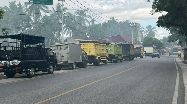 Dinas ESDM Sebut 3 Jalur Ini Penyebab Antrean Panjang BBM di Sumbar