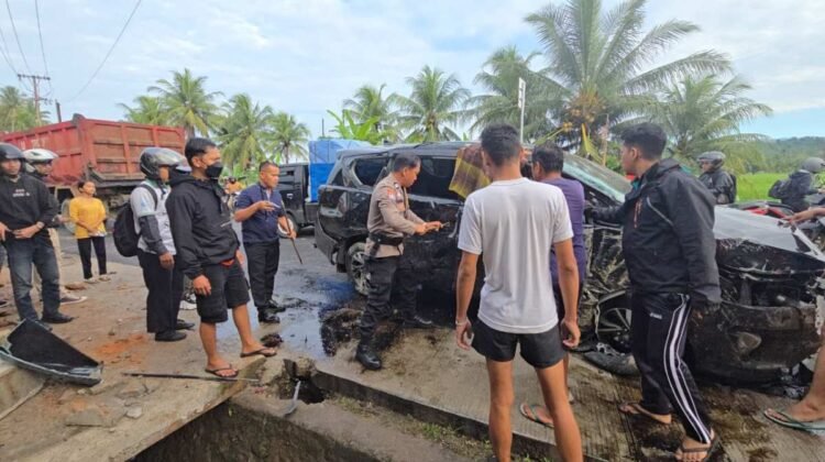 Diduga Gagal Menyalip, Kecelakaan Beruntun di Sicincin Tewaskan Satu Orang