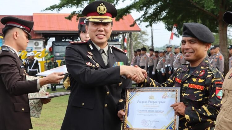 Berjasa Jaga Kamtibmas, Ketua GP Ansor Sijunjung Terima Penghargaan 