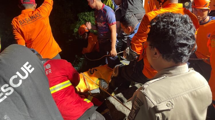 Truk CPO Terjun di Sitinjau Lauik, Sopir Tewas