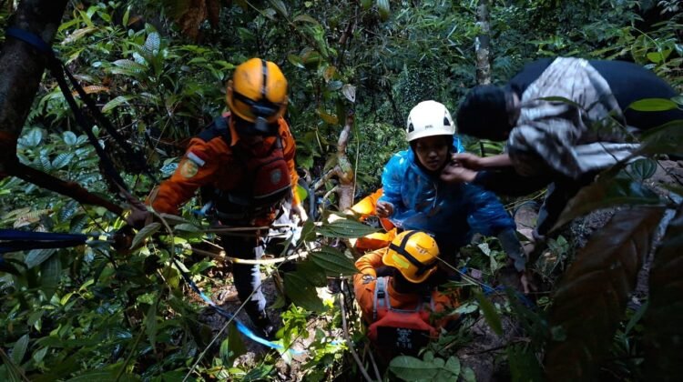 Harapan di Dasar Jurang, Dua Korban Kecelakaan Flyover Kelok Sembilan Berhasil Diselamatkan