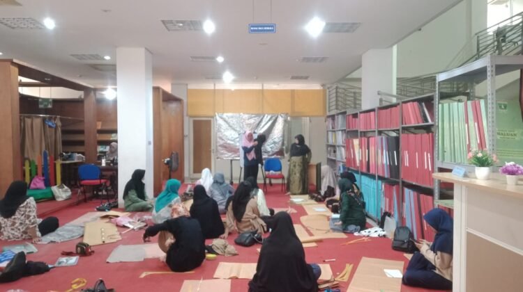 Belajar Gratis di Perpusda Sumbar, dari Menjahit hingga Public Speaking