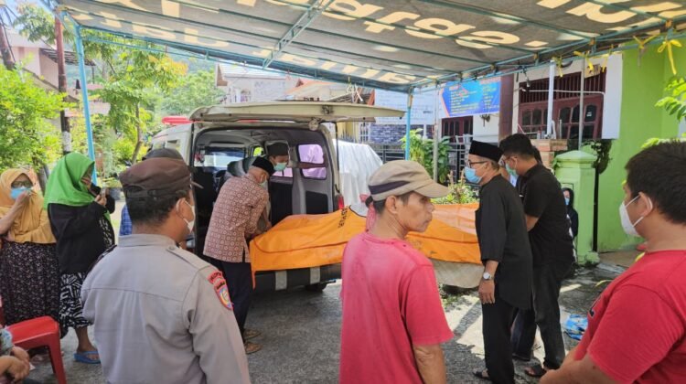 Warga Padang Selatan Geger, Lansia Ditemukan Meninggal Membusuk di Dalam Rumah 