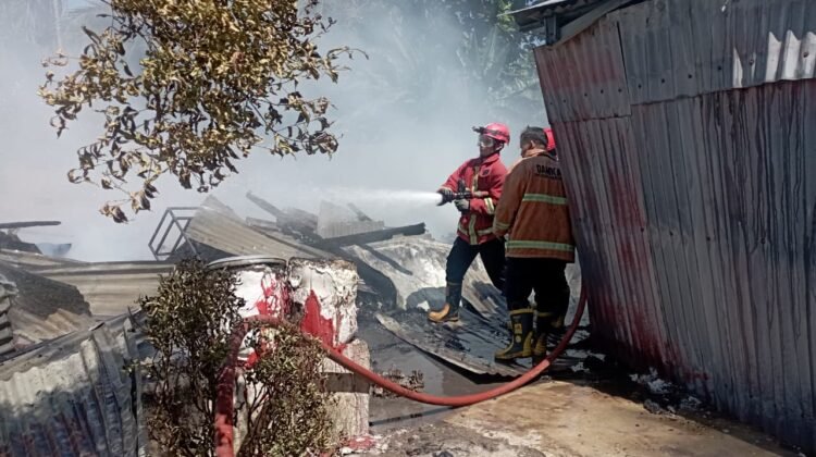 Ponpes Bustanul Yaqin Padang Pariaman Terbakar, Asrama Putri hingga Kantin Hangus