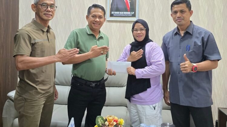Evi Yandri Lepas Wasit INKADO Sumbar Ikuti Ujian Sertifikasi AKF ke Bangladesh