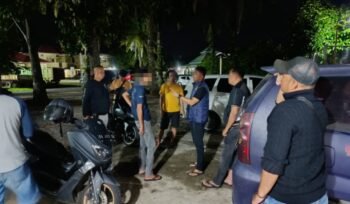 Tim URC Satreskrim Polres Pasaman Barat saat melakukan penangkapan terhadap terduga pelaku pengeroyokan yang videonya sempat viral. (Foto : Humas Polres Pasaman Barat)