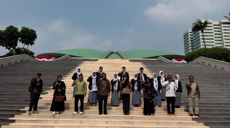 SMAN 3 Painan Bawa Nama Pesisir Selatan ke LCC Tingkat Nasional di Gedung DPR RI