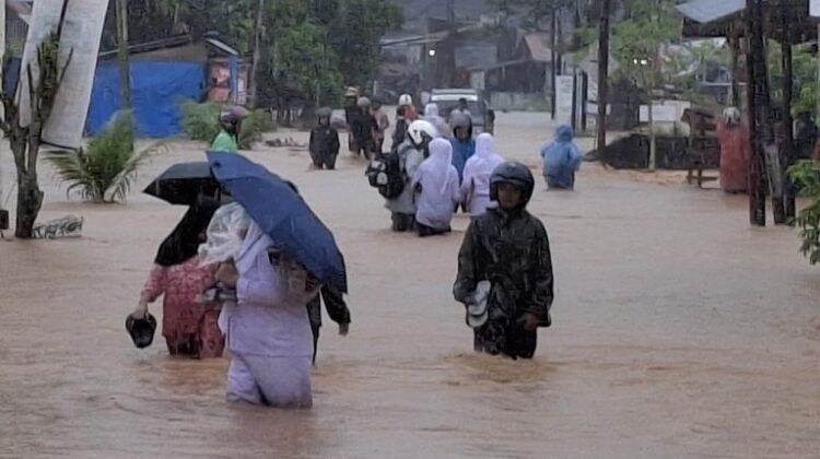 Kota Padang Dikepung Banjir, BPBD Keluarkan Instruksi Siaga 24 Jam