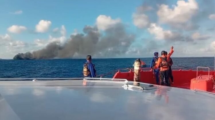 KMP Putri Yasmin Terbakar di Selat Lombok, 172 Orang Selamat, Satu Penumpang Meninggal
