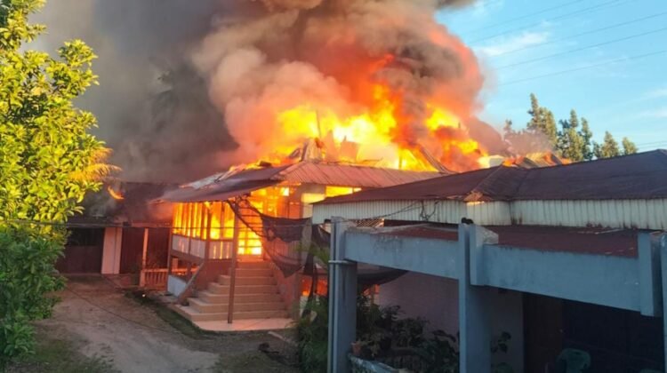 Kebakaran di Pasar Ambacang Hanguskan 2 Rumah Semi Permanen