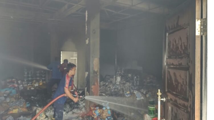 Toko Bangunan di Katapiang Terbakar, Kerugian Ditaksir Rp900 Juta