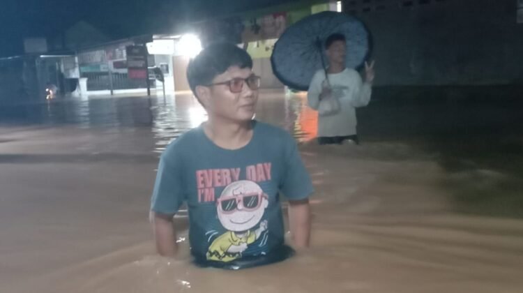 Banjir Setinggi Pinggang Kembali Rendam Maransi, Warga Minta Pemko Padang Hadir dengan Solusi Nyata