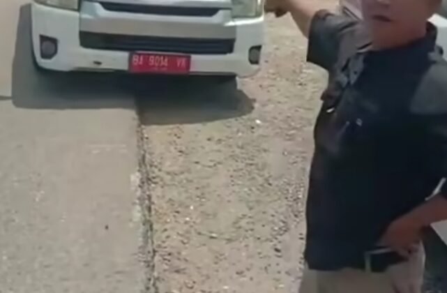 Ambulans Pembawa Jenazah Dilempar Batu di Padang Panjang, Polisi : Pelaku Sedang Diburu