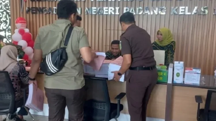 Kejari Padang Limpahkan Berkas Dugaan Korupsi BSN ke Pengadilan Tipikor Padang