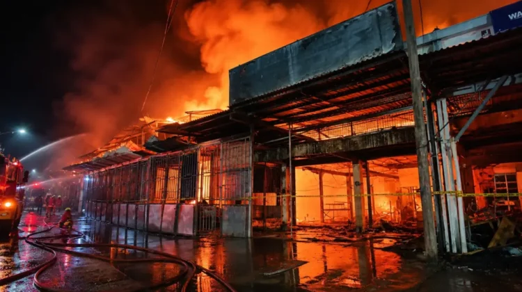 Kebakaran Besar Hanguskan 9 Ruko di Solok, Sampai Libatkan Armada Tetangga
