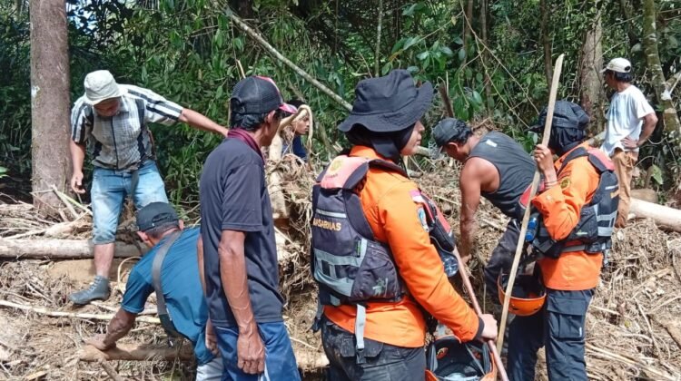 Hari Ketiga Pencarian Korban Hanyut Banjir Bandang Pasaman Masih Nihil 