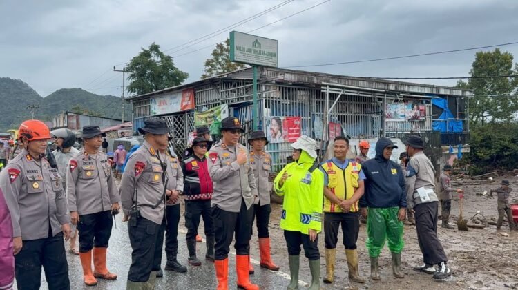 Kapolda Sumbar Pimpin Penanganan Galodo Solok, 300 Personel Brimob Dikerahkan