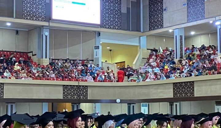 UNP Wisuda 2.629 Lulusan, Rektor Pesan Jangan Ragu dengan Kemampuan