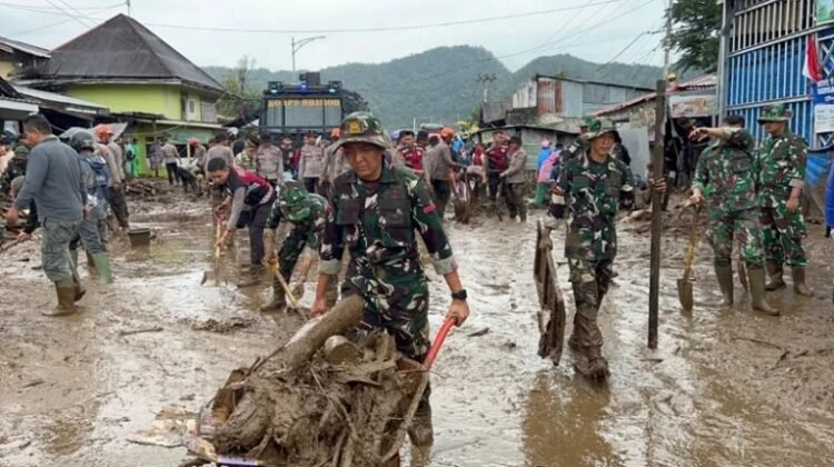 Pulihkan Dampak Galodo Solok, Kodam XX/ Tuanku IB Kerahkan 618 Prajurit 