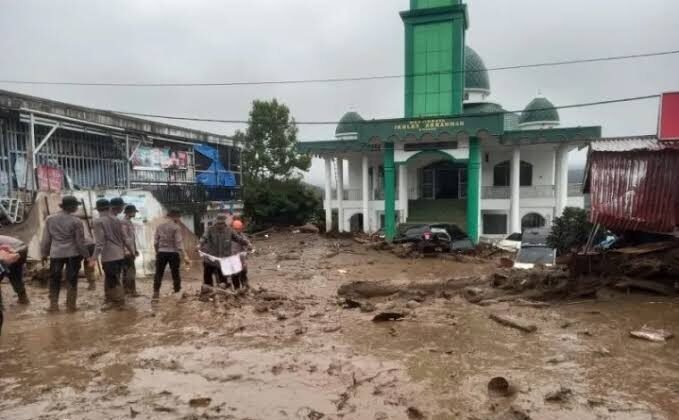 Pembersihan Material Galodo Solok Dikebut, Satu Warga Dilaporkan Hilang