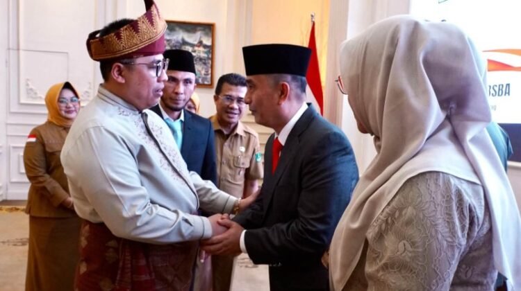 Hendri Arnis Lantik Doni Hendra sebagai Sekda Definitif Padang Panjang