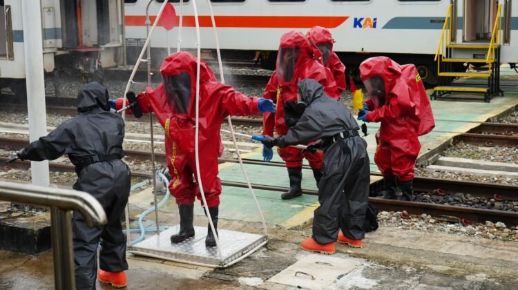 KAI-Polda Sumbar Gelar Simulasi Penanganan Aksi Teror di Stasiun Padang