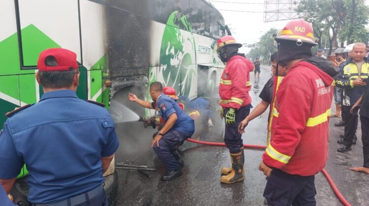 Bawa 22 Penumpang, Bus Palembang – Padang Terbakar di Bandar Buat