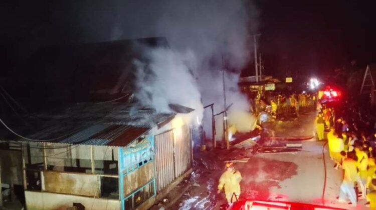 Kebakaran di Limapuluh Kota, Empat Ruko dan Tiga Kendaraan Hangus Terbakar