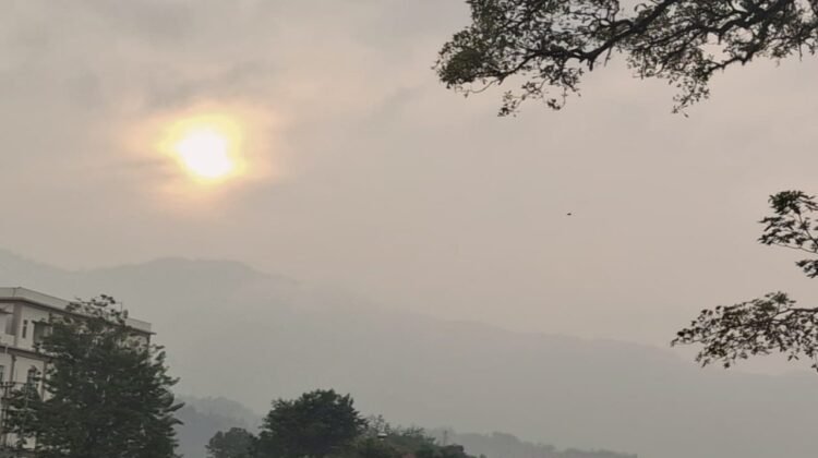 Kabut Asap Kembali Selimuti Kota Padang, Kualitas Udara Tidak Sehat