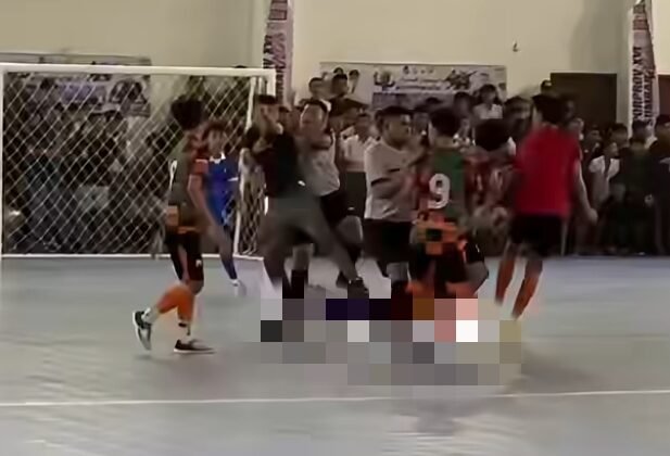 Final Futsal Porprov XVI Sumbar 2026 Ricuh, Pemain Payakumbuh dan 50 Kota Baku Hantam 