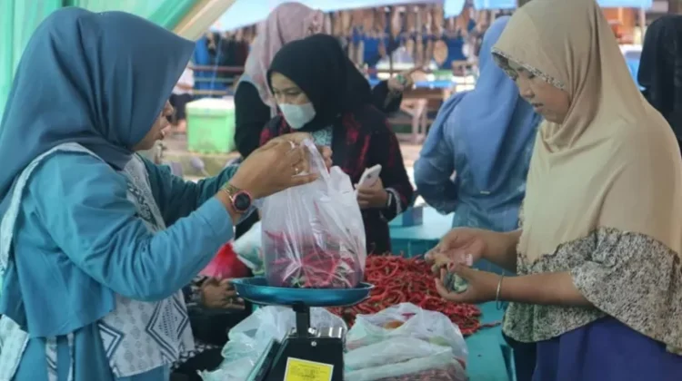 Harga Cabai Melonjak, Pemko Padang Gelar Gerakan Pangan Murah di Batang Arau