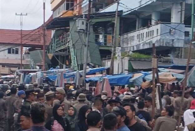 LBH Padang: Penataan Pasar Raya Jangan Tumbali Pedagang